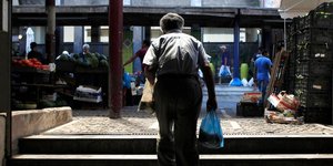 Deutsche Welle: «Η Ελλάδα ελπίζει σε ανάπτυξη της οικονομίας»