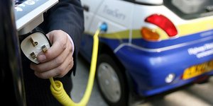 Τα ηλεκτρικά αυτοκίνητα ήρθαν στην Ελλάδα αλλά δεν υπάρχουν σημεία φόρτισης