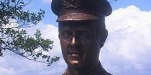 Επανατοποθετήθηκε η προτομή του πιλότου Κώστα Ηλιάκη