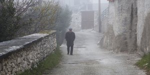 Ενας ηλικιωμένος στο κρύο / Φωτογραφία: SOOC
