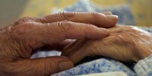 Αδίστακτοι κακοποιοί δολοφόνησαν ηλικιωμένη γυναίκα για λίγα ευρώ