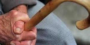 Αδίστακτοι ληστές ξυλοκόπησαν άγρια ηλικιωμένο για λίγα ευρώ