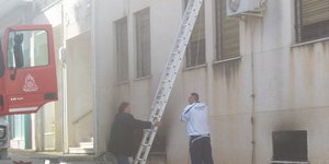 Πυρκαγιά σε κτίριο του ΟΤΕ στην Κύμη -Ενας νεκρός [εικόνες]