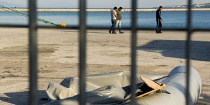 Τραγική κατάσταση στο λιμάνι της Μυτιλήνης – Λύματα από χημική τουαλέτα γέμισαν 