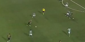 Απίστευτο γκολ από αμυντικό μέσο με μακρινό σουτ [βίντεο] 