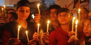 Αρχισε στην Ινδία η δίκη των βιαστών - δολοφόνων της 23χρονης φοιτήτριας