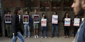 Διαμαρτυρία κατά των βιασμών στην Ινδία (Φωτογραφία: AP/ Tsering Topgyal)