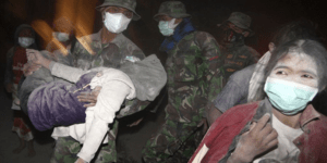 Νέα έκρηξη ηφαιστείου στην Ινδονησία: Εγκαταλείφθηκαν 100.000 σπίτια και σκοτώθη