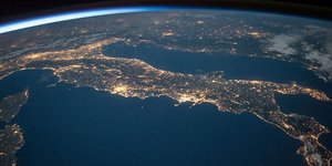 Αρχικά το τηλεσκόπιο προγραμματιζόταν να εκτοξευθεί το 2018