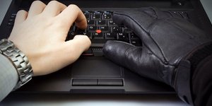 Απίστευτες περιπτώσεις χρηστών του Ιντερνετ που μπλέχτηκαν στον...ιστό κακοποιών