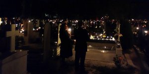 Περιφορά επιταφίου σε νεκροταφείο στα Ιωάννινα (Φωτογραφία: epirus-tv)
