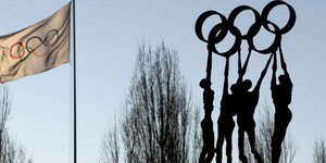 Για πρώτη φορά η ΔΟΕ αναθέτει 2 διοργανώσεις Ολυμπιακών αγώνων (Φωτογραφία: AP/ LAURENT GILLIERON)