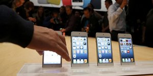 «Ξεπούλησε» μέσα σε μια ώρα το νέο iPhone 5 της Apple