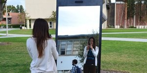 Oταν η εμμονή για το iPhone αγγίζει τα όρια της τρέλας -15 απίθανα πράγματα που 