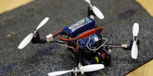 Μικρό ιπτάμενο ρομπότ