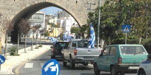 Αυτοκινητοπομπή στο Ηράκλειο έκαναν οπαδοί του Σώρρα (Φωτογραφία: cretapost)