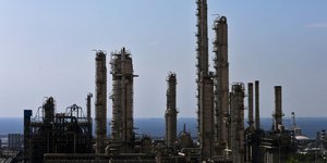 Πετροχημικό εργοστάσιο στις ακτές του Ιράν στον Περσικό Κόλπο (Φωτογραφία: ΑΡ)