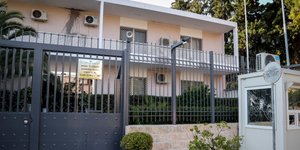 η πρεσβεία μετά την επίθεση/Φωτογραφία: Eurokinissi