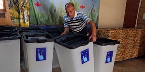 Ανοιξαν οι κάλπες στο Ιράκ (Φωτογραφία: AP/ Karim Kadim)