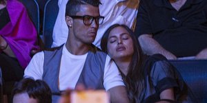 Οταν η Ιρίνα Σάικ βγήκε νοκ άουτ -Η σύντροφος του Ρονάλντο αποκοιμήθηκε στον ώμο