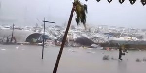 Εικόνες Αποκάλυψης μετά το πέρασμα του τυφώνα Ιρμα από νησιά της Καραϊβικής