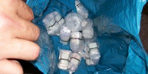 Προσπάθησαν να πουλήσουν μισό κιλό ηρωίνης σε... αστυνομικό!