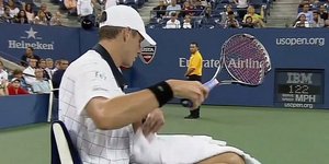 Τενίστας έστειλε το μπαλάκι άουτ και διέλυσε την ρακέτα του [βίντεο]