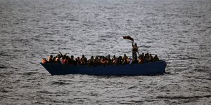 Ευρωπαίος αξιωματούχος: Η Ισπανία θα μπορούσε να γίνει το νέο σημείο άφιξης μεταναστών (Φωτογραφία: AP Photo/Emilio Morenatti)