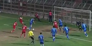 Απίθανο αυτογκόλ με πλασέ [βίντεο]