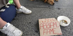 Ακροδεξιός δήμαρχος στην Ιταλία βάζει πρόστιμο «φωτιά» σε όποιον προσφέρει φαγη