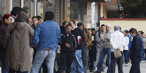 Τα εννέα εκατομμύρια φθάνουν οι Ιταλοί που έχουν «γονατίσει» από την κρίση