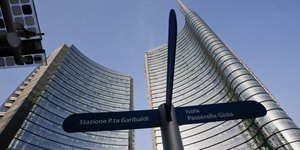 H Unicredit τον Ιούλιο πούλησε 17