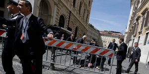 Συνελήφθη ο άνδρας που πυροβόλησε δύο αστυνομικούς έξω από το κυβερνητικό μέγαρο