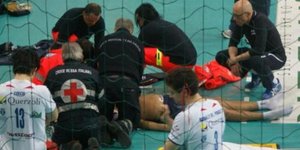 Σοκ στην Ιταλία- Αθλητής του βόλεϊ σωριάστηκε νεκρός την ώρα του αγώνα