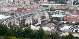 H οδογέφυρα που κατέρρευσε στη Γένοβα/Φωτογραφία: ΑΡ