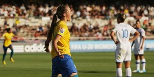 Απίστευτα γκολ σε γυναικείο αγώνα [βίντεο]