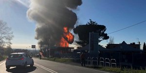 Διπλή έκρηξη σε πρατήριο βενζίνης/ Φωτογραφία: ΑΠΕ/ EPA-EMILIANO GRILLOTTI
