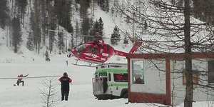 (ελικόπτερο σπεύδει στον τόπο του δυστυχήματος