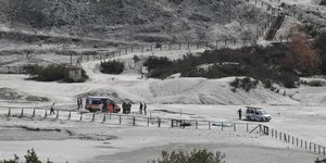 Ηφαιστειακός κρατήρας «ρούφηξε» ζευγάρι Ιταλών και τον 11χρονο γιο τους/ Φωτογραφία: twitter/Ansa