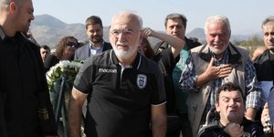 Ο Ιβάν Σαββίδης στα Τέμπη /Φωτογραφία: Εurokinissi