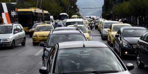 Αυτοκίνητα στην Αθήνα / Φωτογραφία: EUROKINISSI/Τατιάνα Μπόλαρη