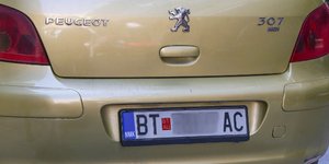 Οι νέες πινακίδες για τα ΙΧ της Βόρειας Μακεδονίας / Φωτογραφία: ΜΟΤΙΟΝΤΕΑΜ/ ΒΕΡΒΕΡΙΔΗΣ ΒΑΣΙΛΗΣ