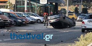 Αυτοκίνητο «τούμπαρε» στη Θεσσαλονίκη/Φωτογραφία: Thestival.gr