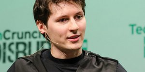 Ο άνθρωπος που κοντράρει τον Ζούκερμπεργκ -O ιδρυτής του Facebook βρήκε τον δάσκ