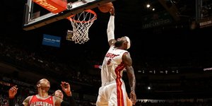 Ο ΛεΜπρόν Τζέιμς έδωσε πάσα στον εαυτό του και κάρφωσε [βίντεο]