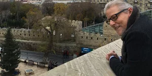 Τον κατηγορούν πρώην συνεργάτες του