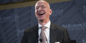 Ο Τζεφ Μπέζος -Φωτογραφία: AP Photo/Cliff Owen