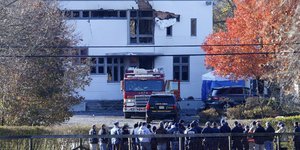 Νεκροί βρέθηκαν στην έπαυλη γονείς και παιδιά/ Φωτογραφία: AP- Noah K. Murray