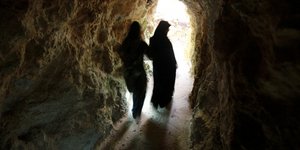 Η Ελβετή είχε μαζί της και το 4χρονο παιδί της / Φωτογραφία αρχείου: (AP Photo/Hussein Malla)