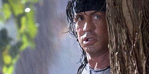 Κρυμμένος σε θάμνους και ντυμένος Ράμπο - Κι όμως έτσι κατασκόπευε την Σαμπντόρι